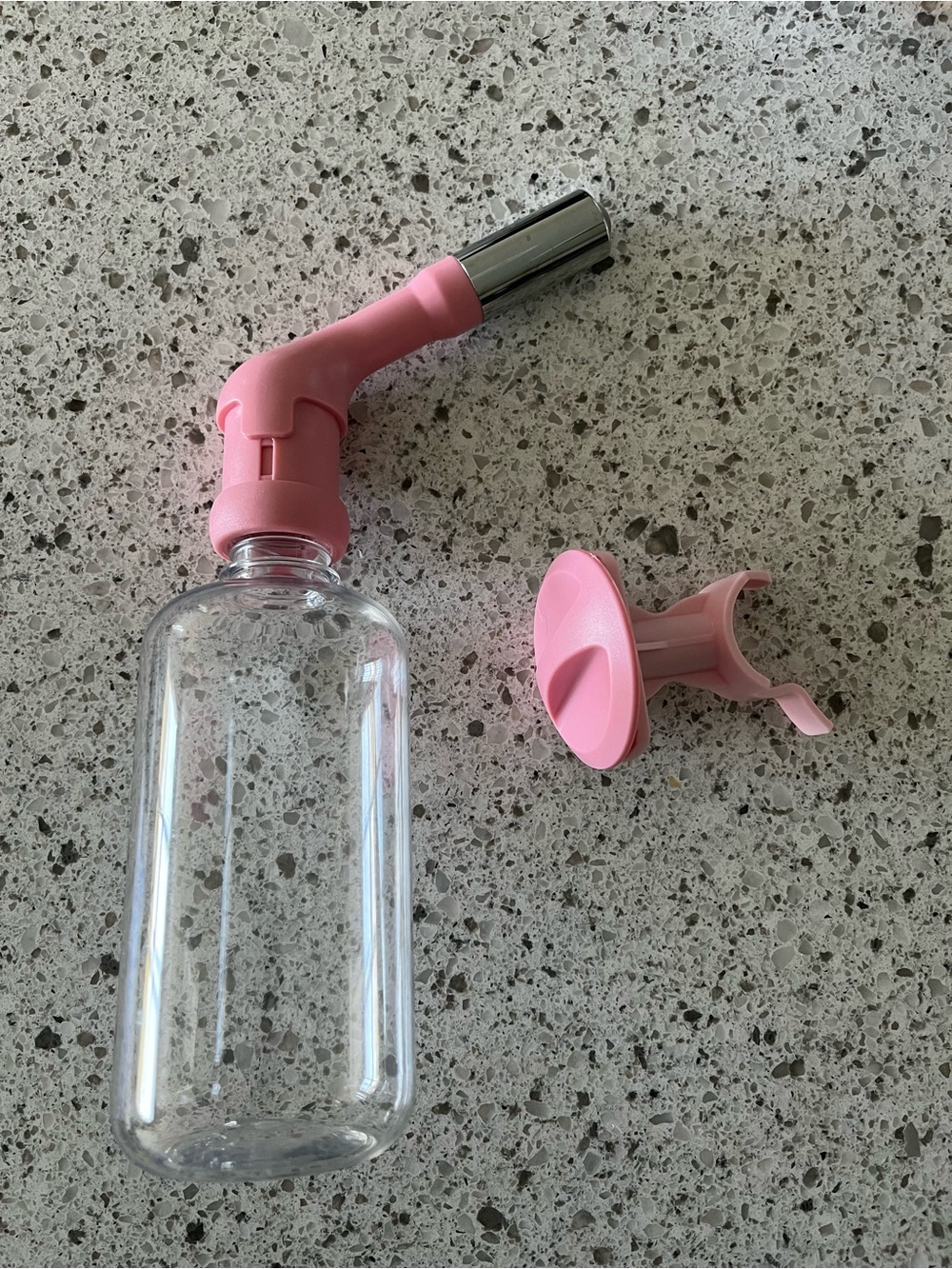 Pre-Owned Dog Crate Water Bottle Dispenser